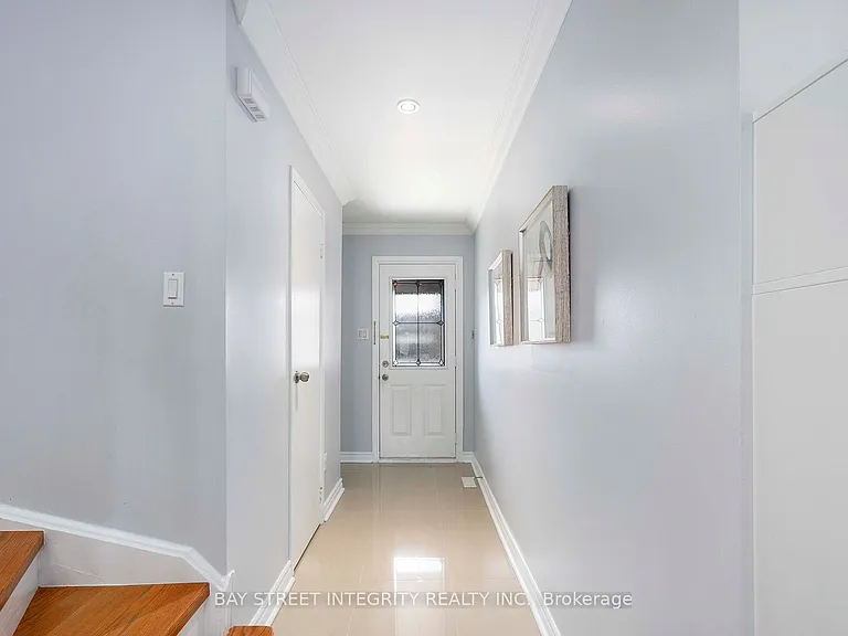 22 Dunbar Cres — Photo 5