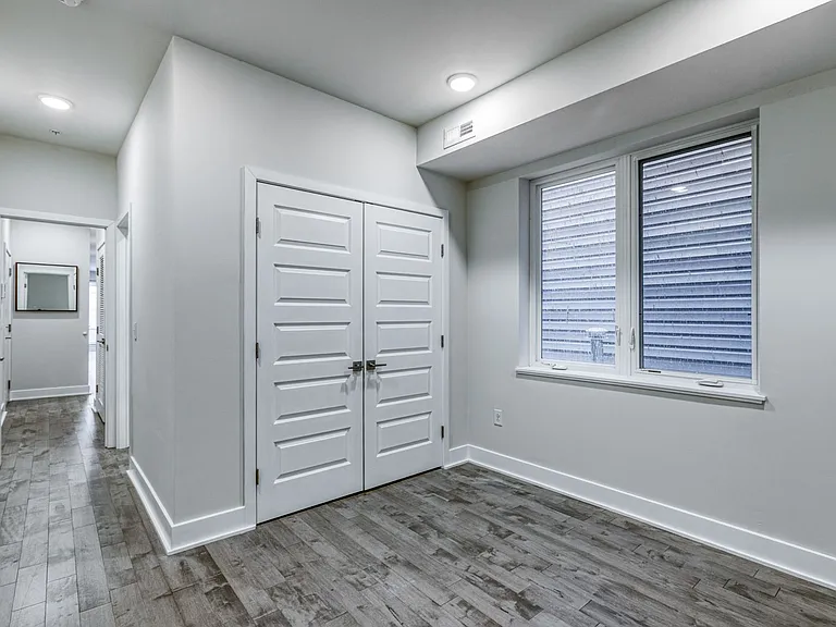 Brand New Luxury Apartments — Photo 36