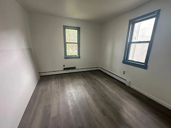 4th image of 24 Monroe St Floor 1