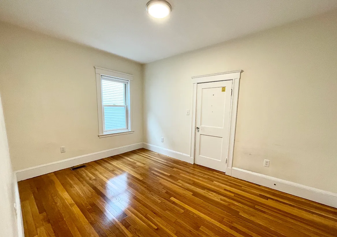 5 bed, 1200 sqft, $6,000 — Photo 3