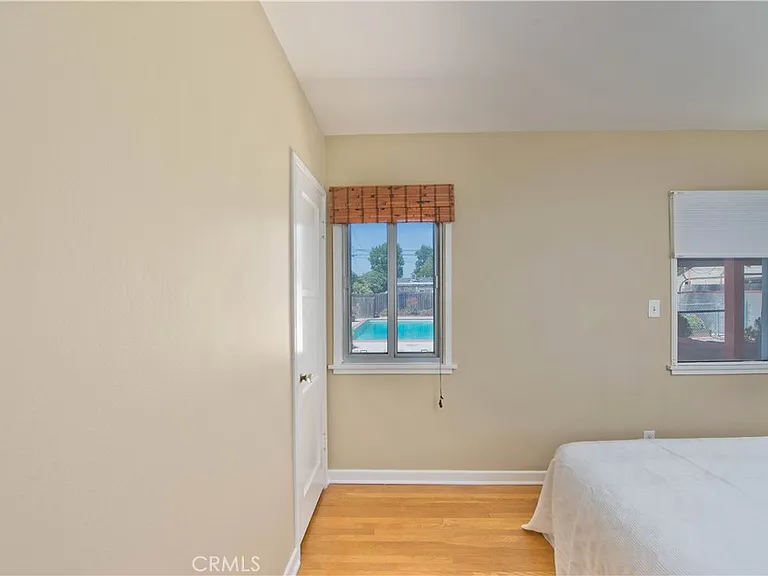 2121 N Screenland Dr — Photo 20