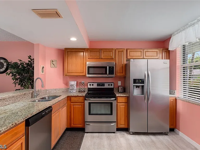 5959 Winkler Rd #103 — Photo 7