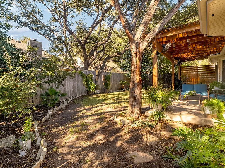8820 Escabosa Dr — Photo 32