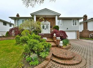 722 Golf Dr, Valley Stream, NY 11581