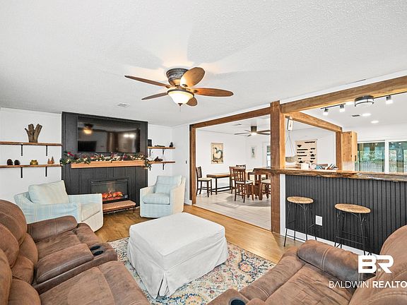 3rd image of 420 Camelia Cir