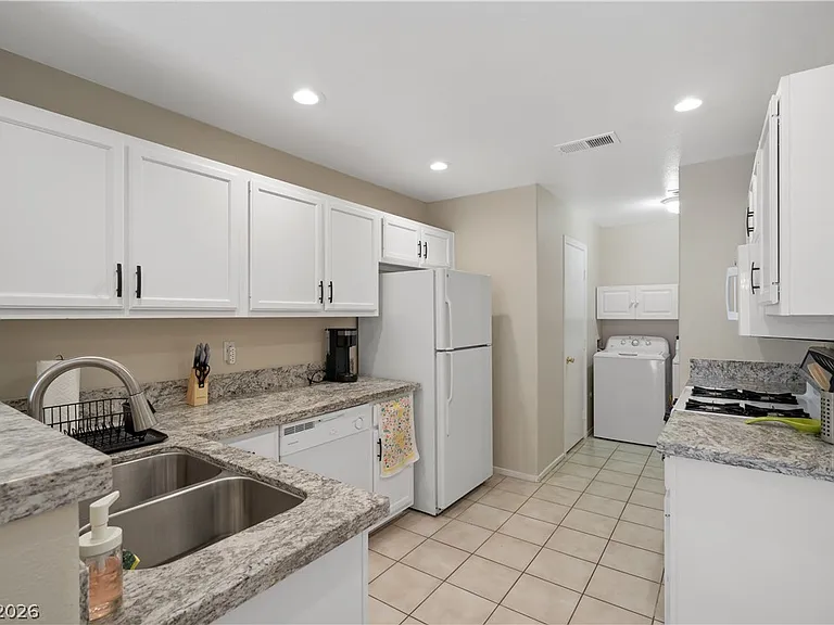 8216 Diamond Star Ct — Photo 13