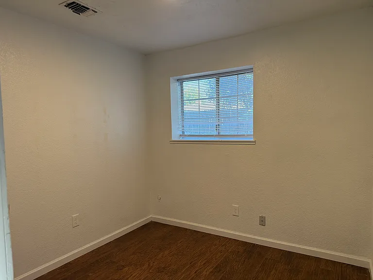 8918 Phoenix Ave — Photo 13