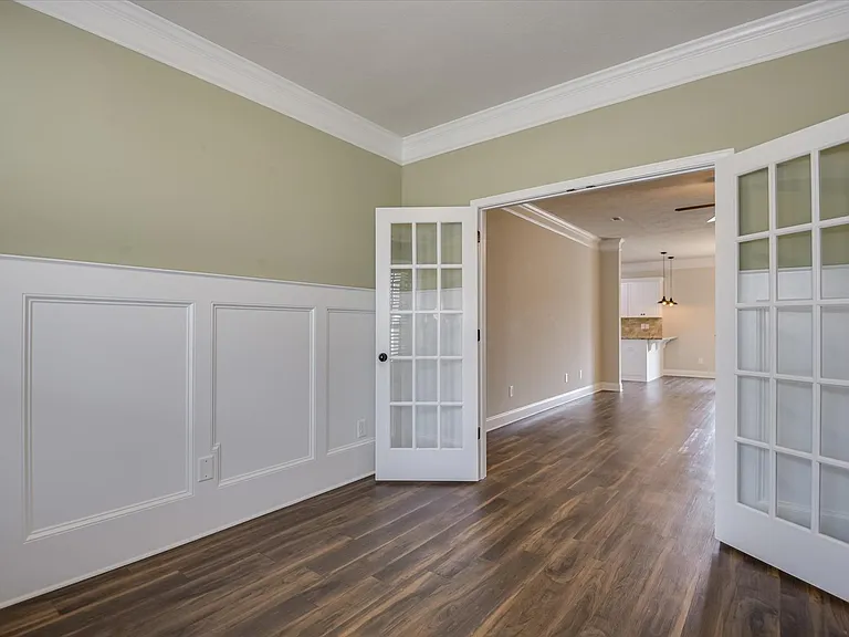 1030 Swan Ct — Photo 10