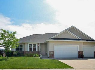 2035 Rosewood Ridge Dr, Marion, IA 52302
