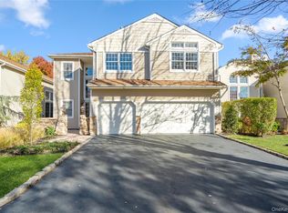 176 Sagamore Dr, Plainview, NY 11803