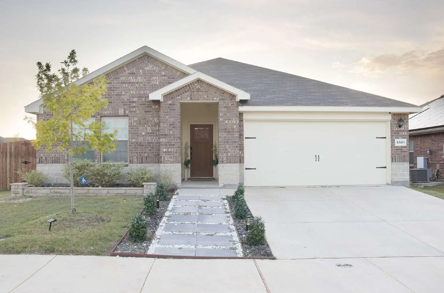 3 bed, 2.0 bath, 1875 sqft, $3,000 — Photo 1
