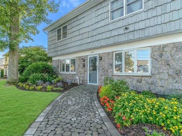 208 Irish Lane, Islip Terrace, NY 11752