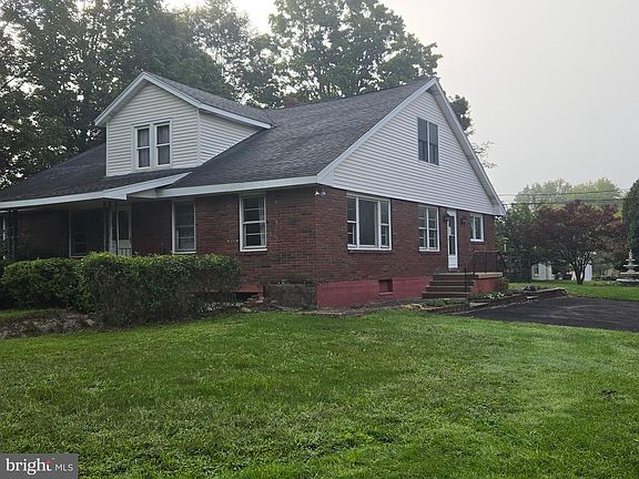 3rd image of 2115 W Main St