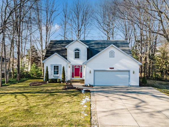 4632 Pine Dr, Holland, MI 49423