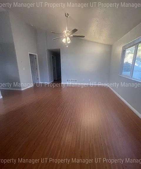 292 Winchester Dr — Photo 5
