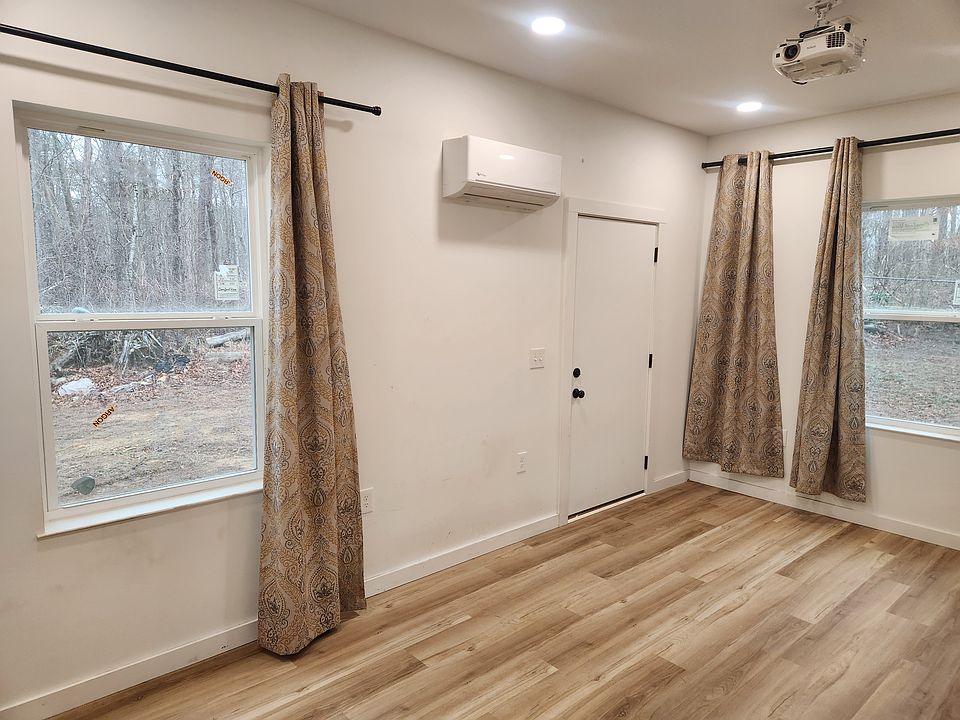 1st image of 2618A Hollow Ln