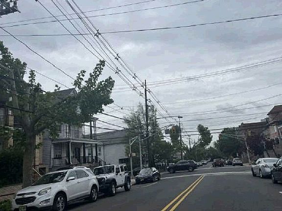 Exterior Neighborhood (street photo)