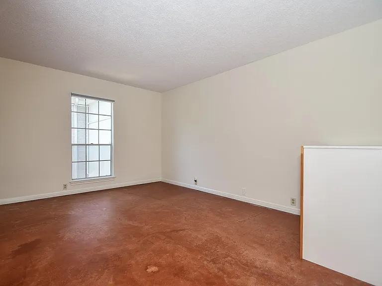2601 Bellefontaine St — Photo 20
