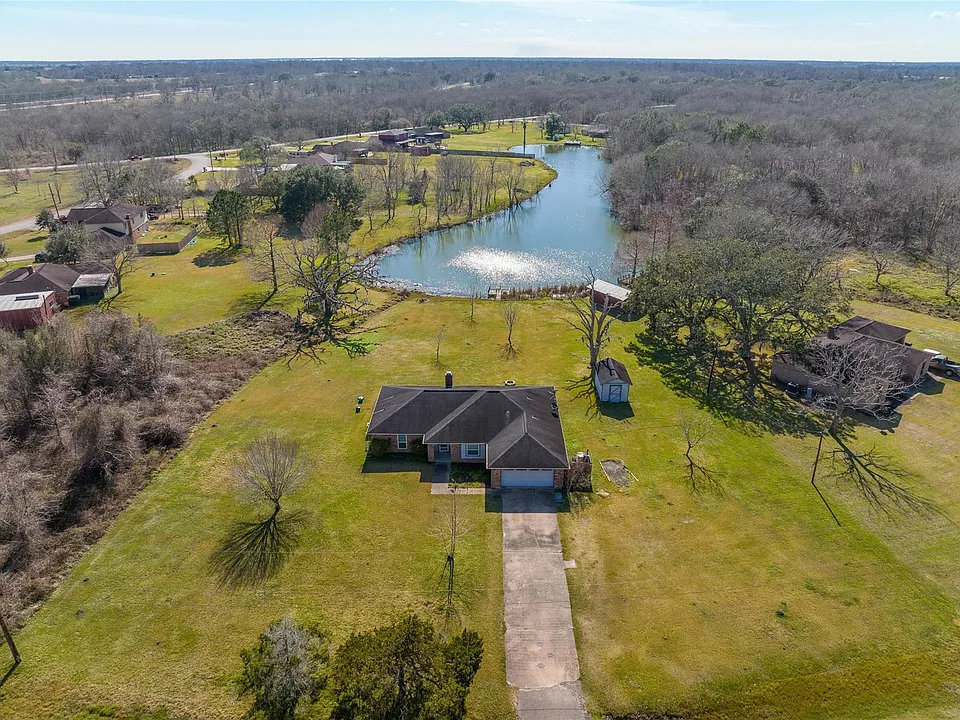 140 Lakewood Dr