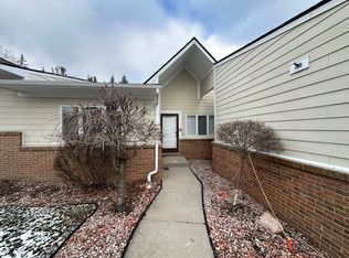 35052 Meadow Ln, Farmington, MI