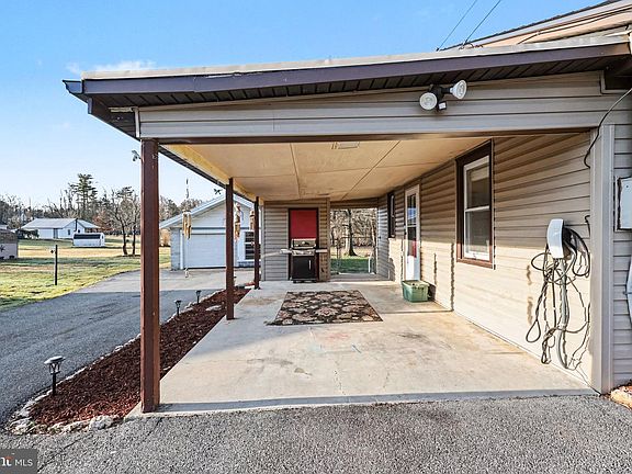 5th image of 1002 Goodyear Rd