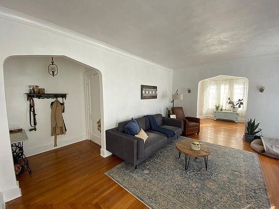 5th image of 1612 Virginia St E APT 1