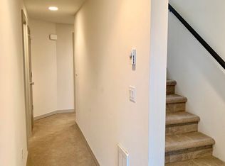 526 N 105th St, Seattle, WA 98133