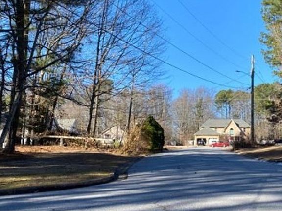 Exterior Neighborhood (street photo)