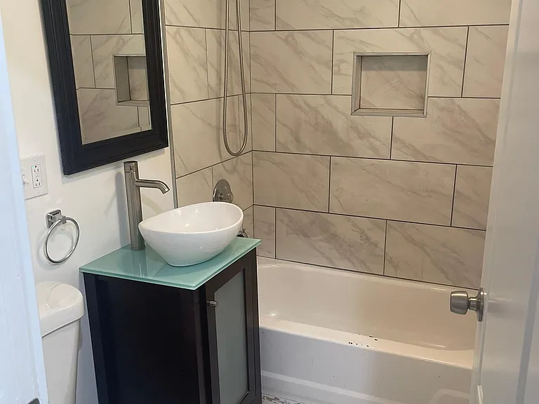 7842 S Cregier Ave #B — Photo 4
