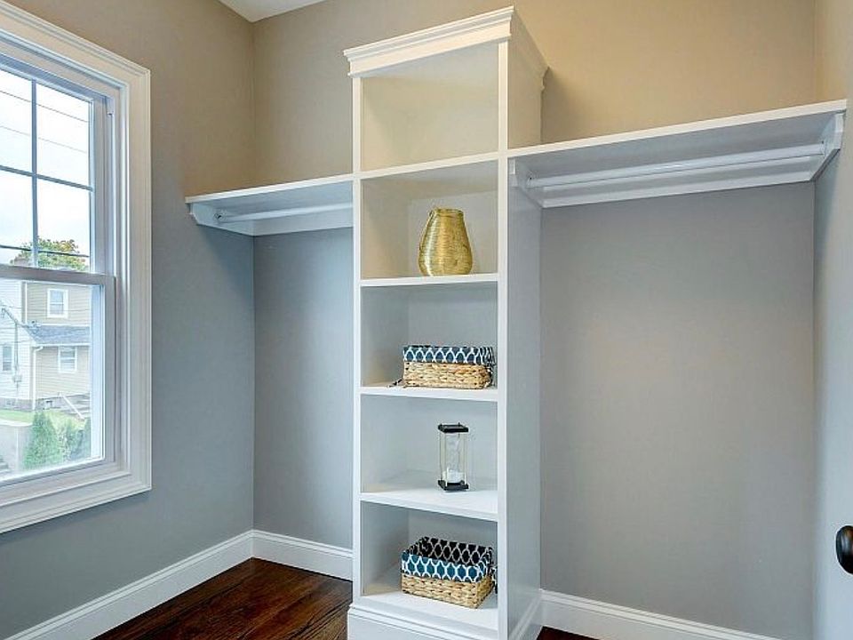 Walk in closet, primary bedroom