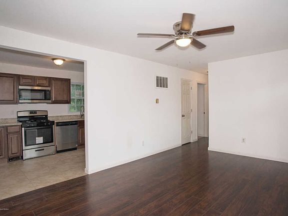 5th image of 115 Deauville Ave