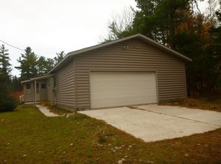 12232 Middle River Rd, Naubinway, MI 49762