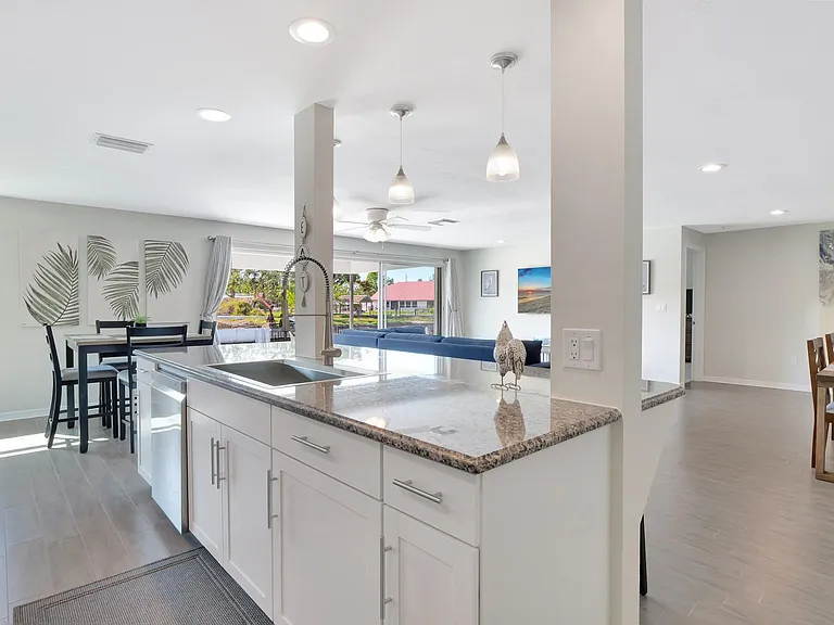 5845 Riverside Ln — Photo 2