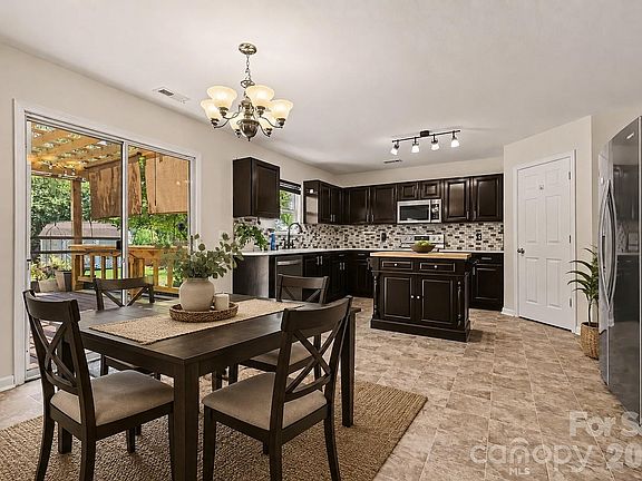 3rd image of 10912 Thousand Oaks Dr