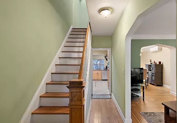 2nd image of 3859 Bailey Ave