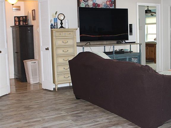 5th image of 1809 Linda Ln
