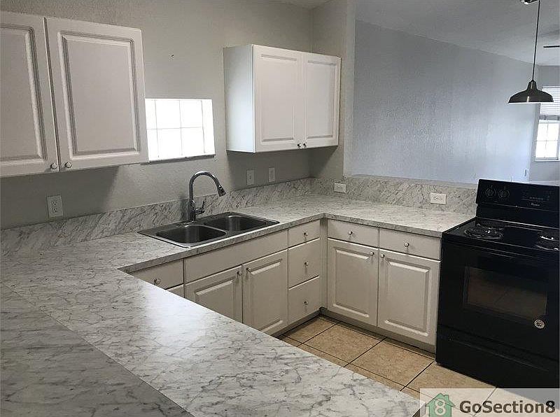 1st image of 412 Circle Dr S