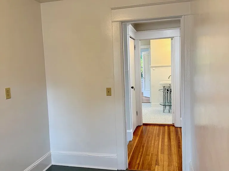 302 Hasbrouck Ave — Photo 7