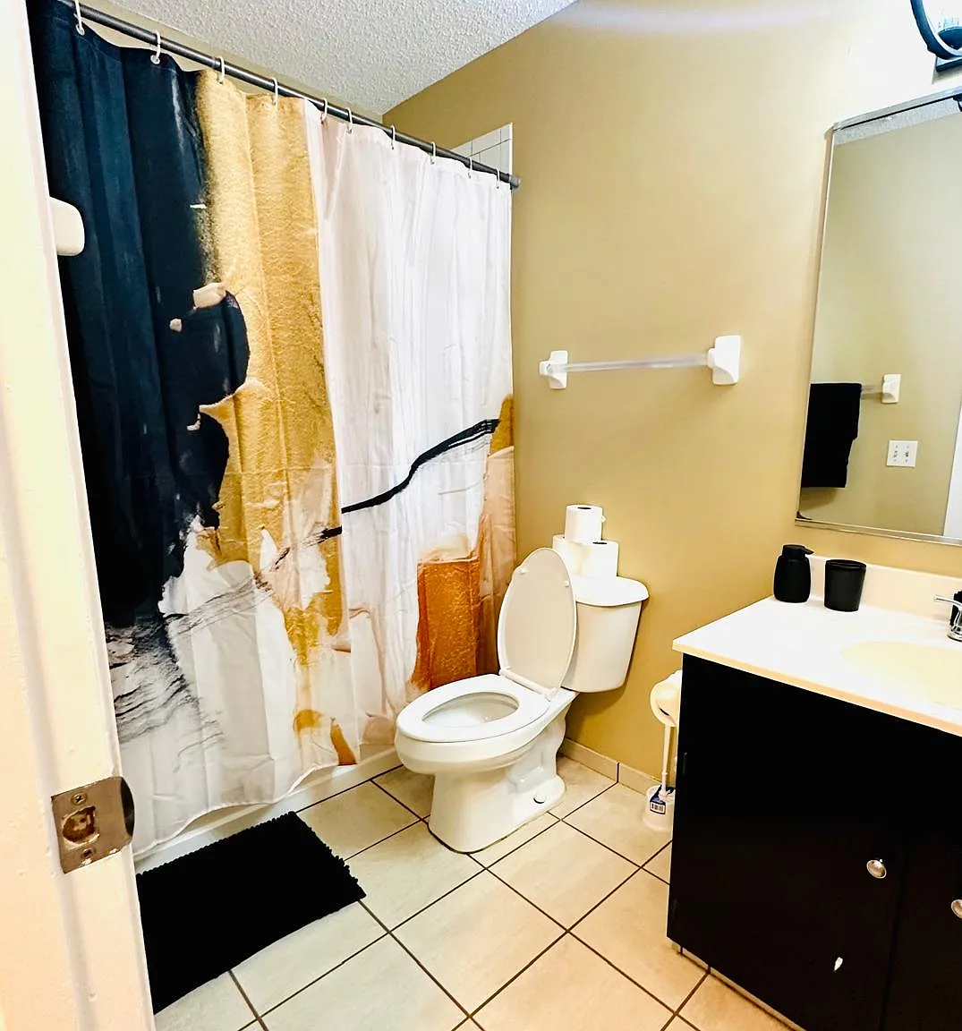 4 bed, 1500 sqft, $700 — Photo 2