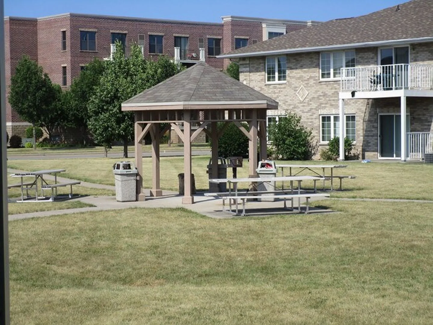 Oshkosh College Housing — Photo 2