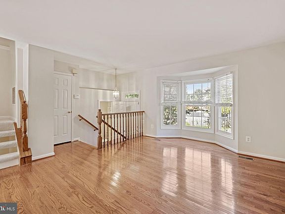 5th image of 721 Herndon Woods Ct