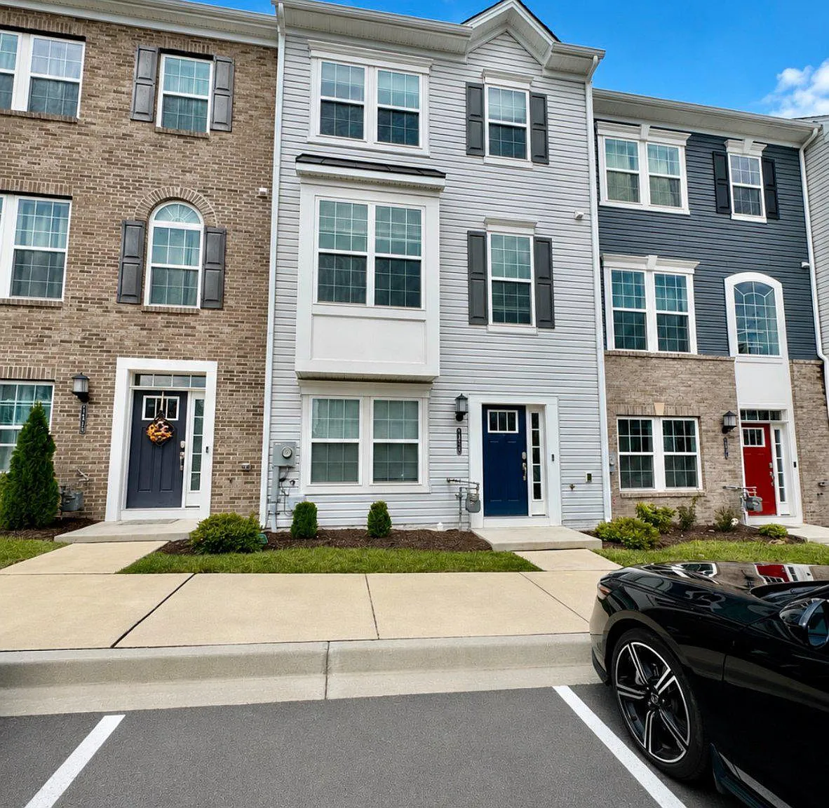 4 bed, 3.5 bath, 2760 sqft, $2,849 — Photo 1