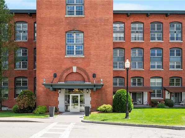 1 Tupperware Dr Unit 231, North Smithfield, RI 02896