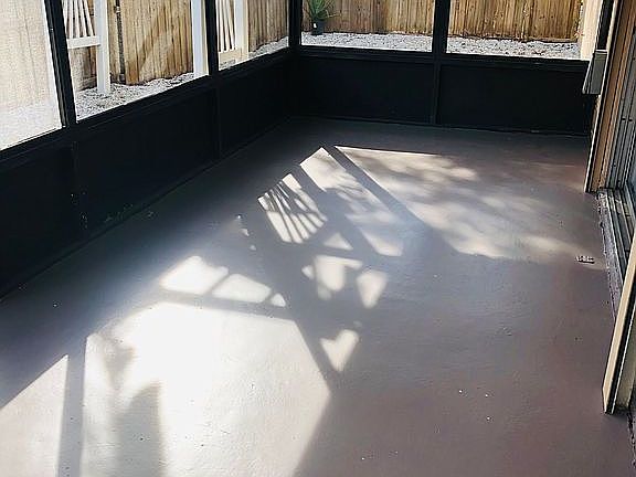 Screened in porch 