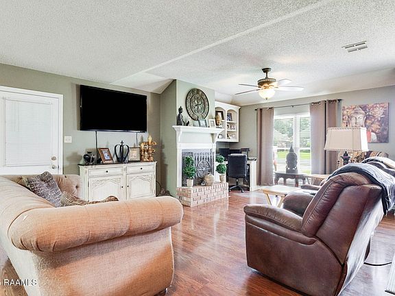 4th image of 202 Shady Park Dr