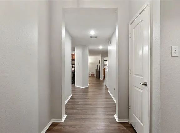 5th image of 2026 Kingsbridge Dr