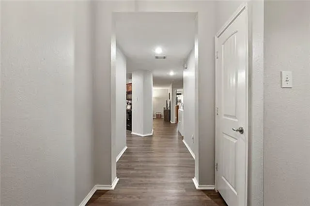 2026 Kingsbridge Dr — Photo 5
