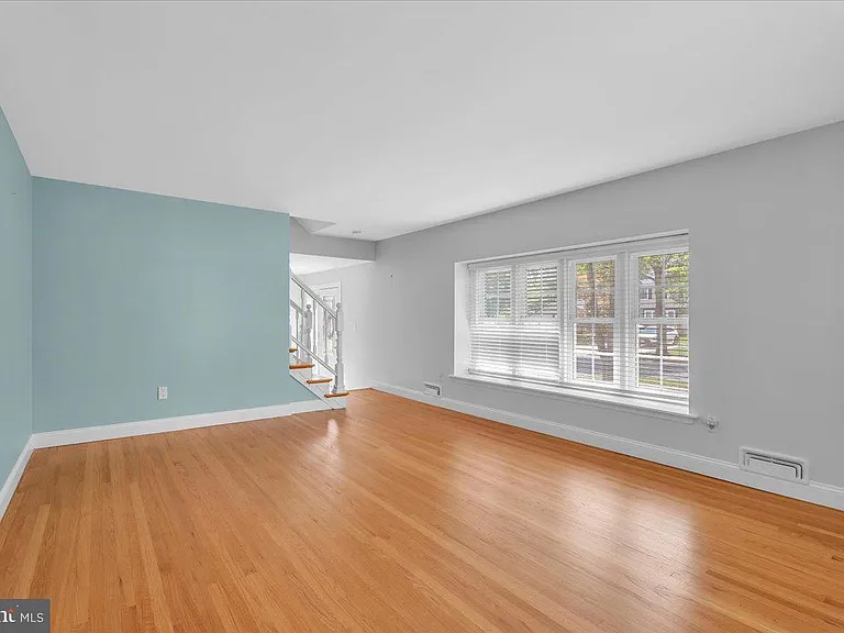118 Fenwick Rd — Photo 3