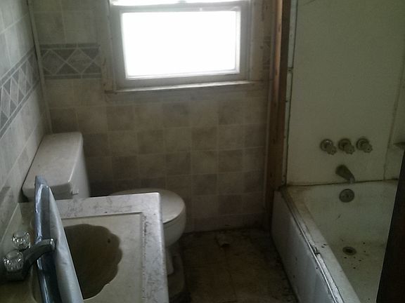 5th image of 141 5th Ave NE