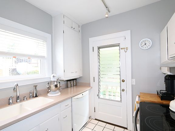 4th image of 1316 Paxton Ave